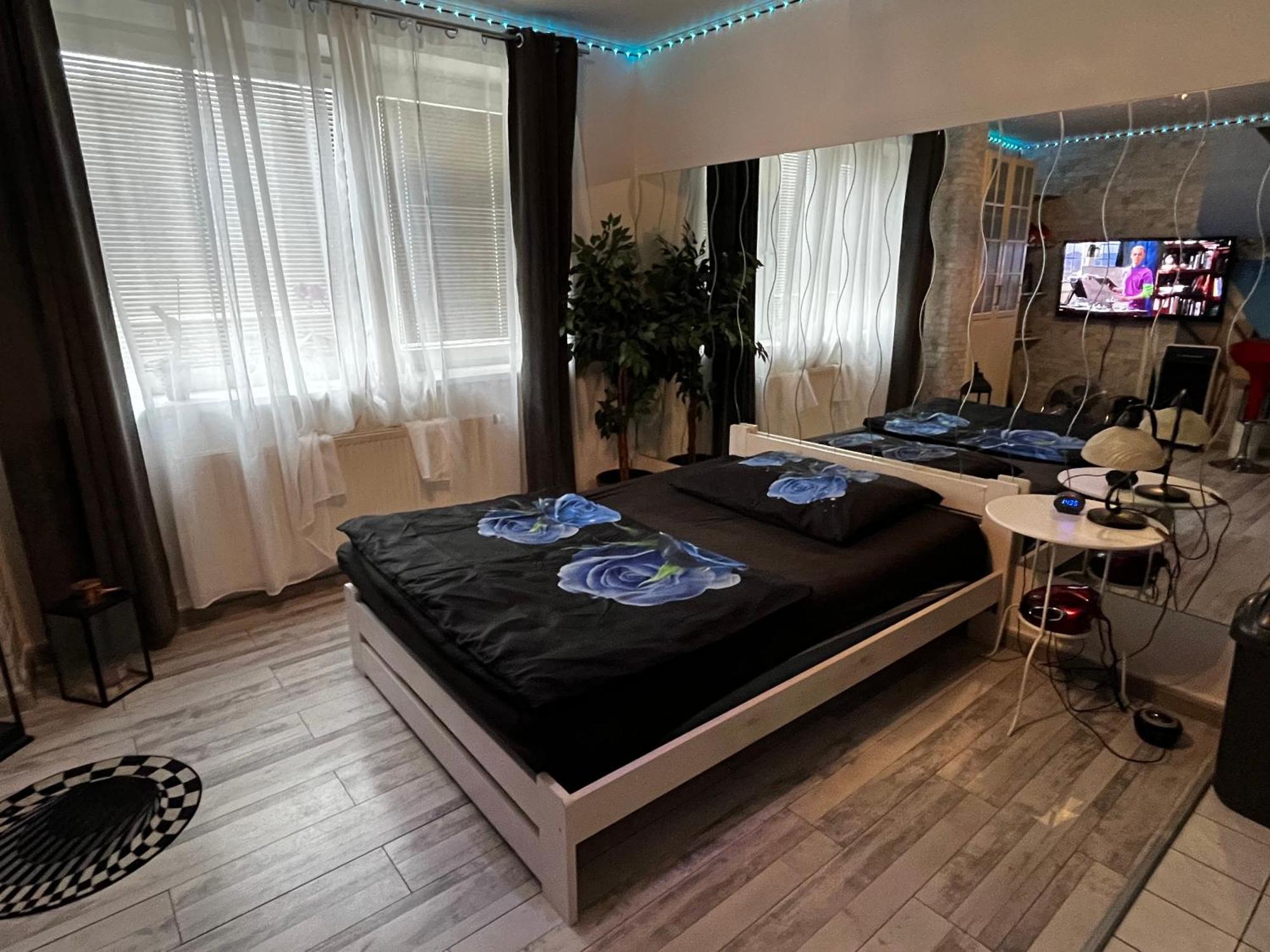 Monfas Apartment Provence In פראג מראה חיצוני תמונה