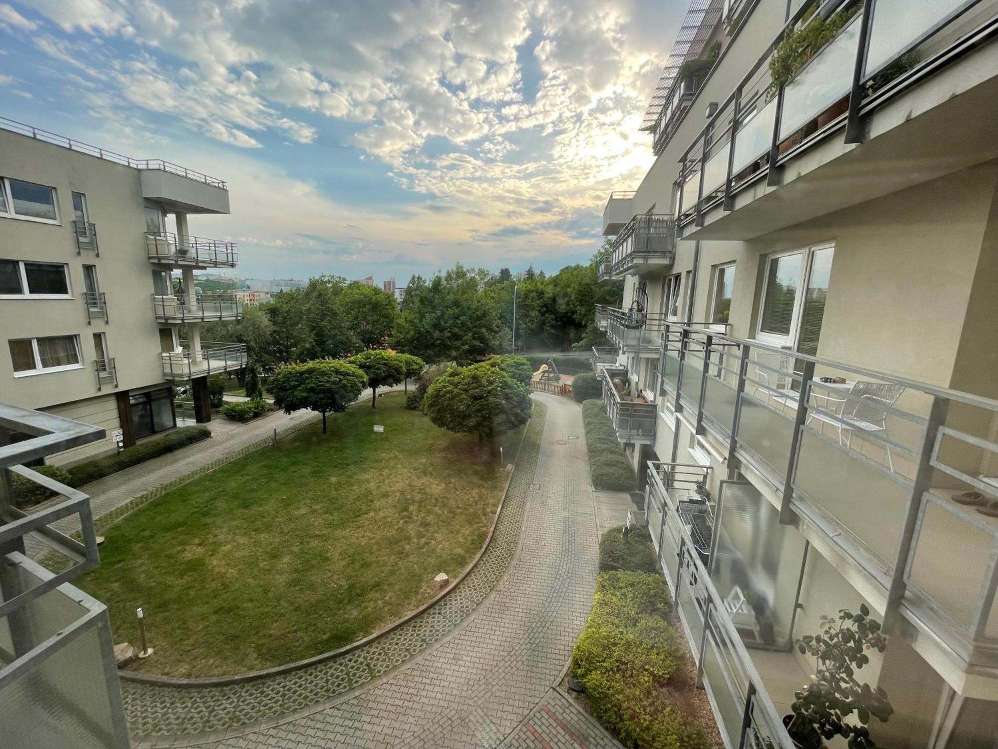 Monfas Apartment Provence In פראג מראה חיצוני תמונה